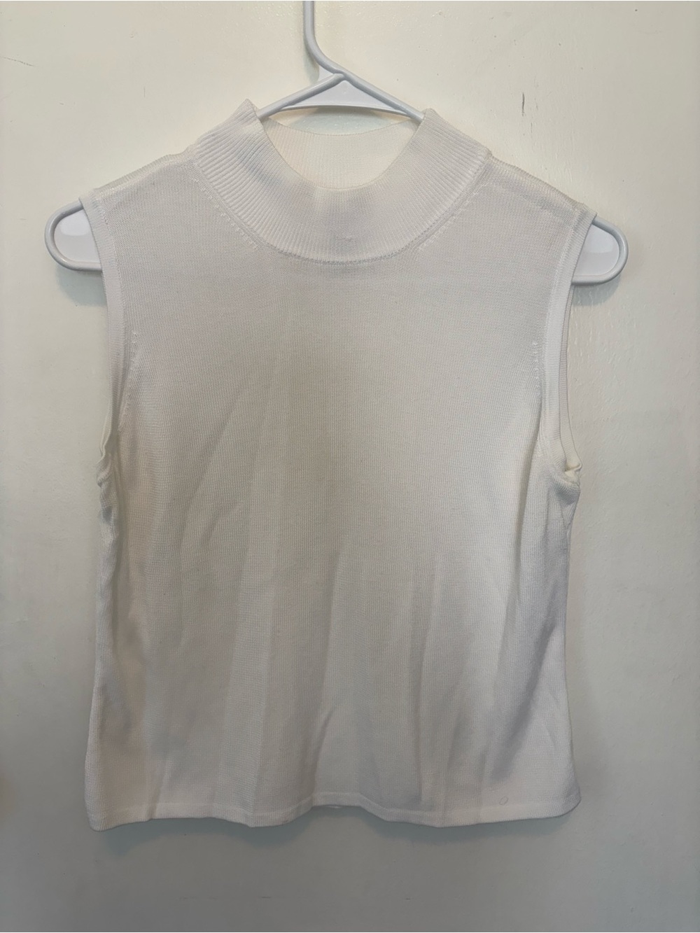 Investments White Sleeveless Mock Neck Tank Top